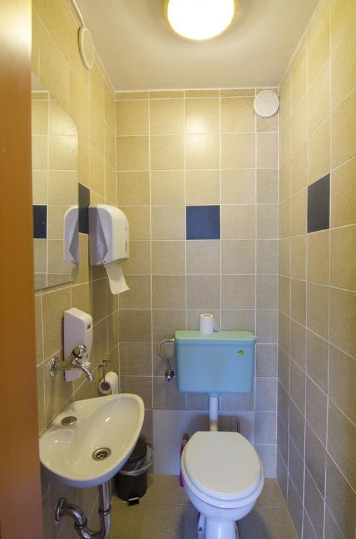 Aura Guesthouse Любляна Экстерьер фото