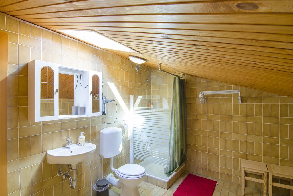 Aura Guesthouse Любляна Экстерьер фото