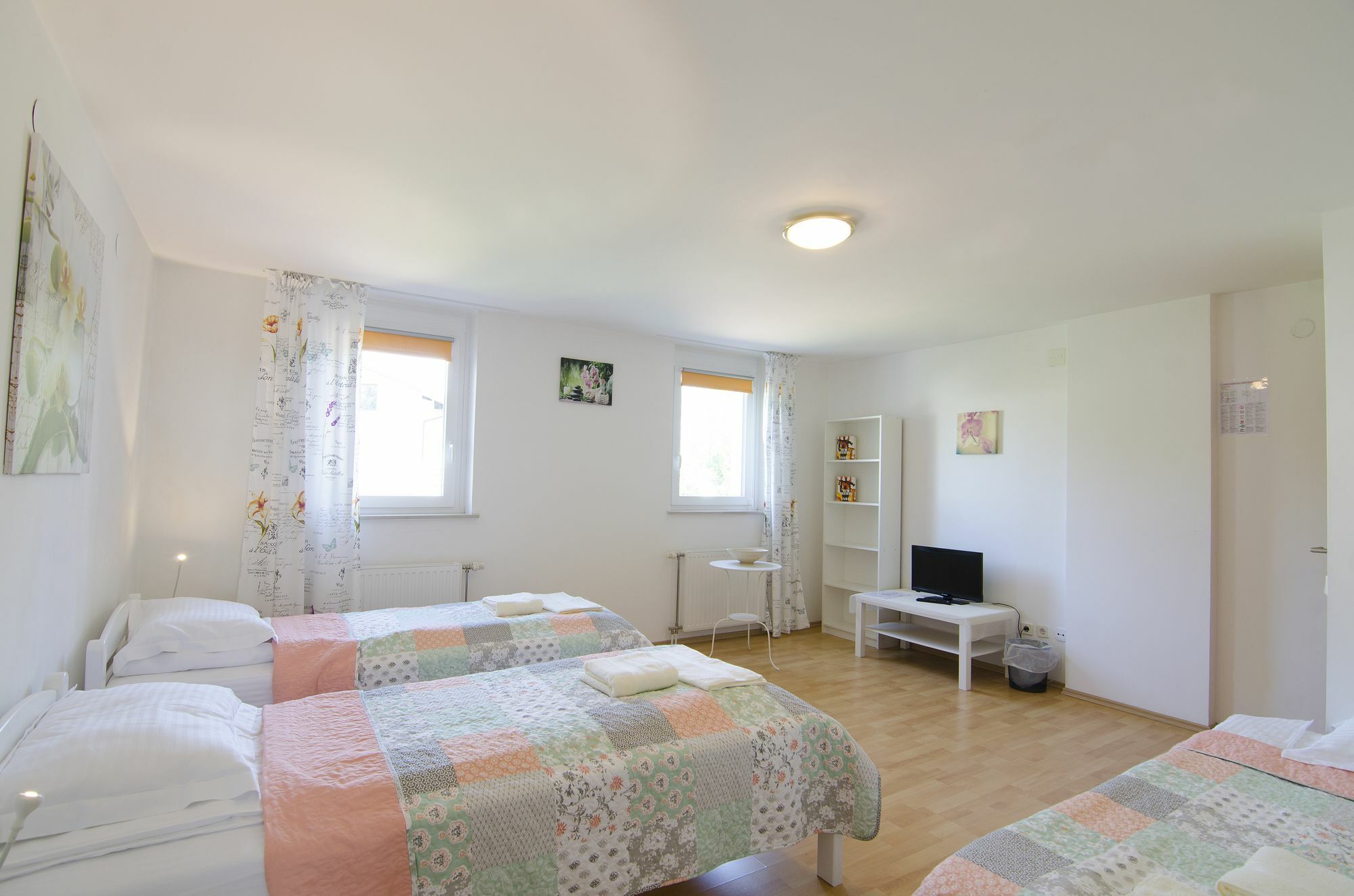 Aura Guesthouse Любляна Экстерьер фото