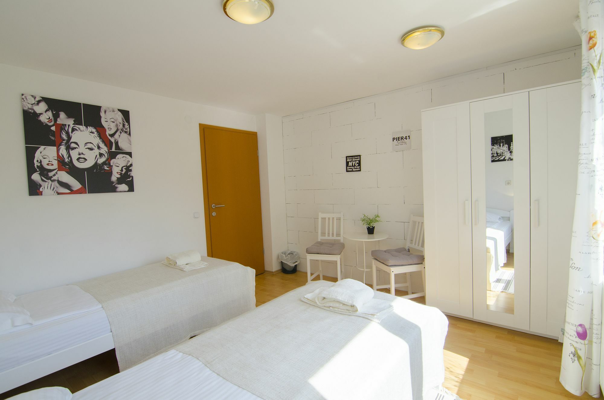 Aura Guesthouse Любляна Экстерьер фото