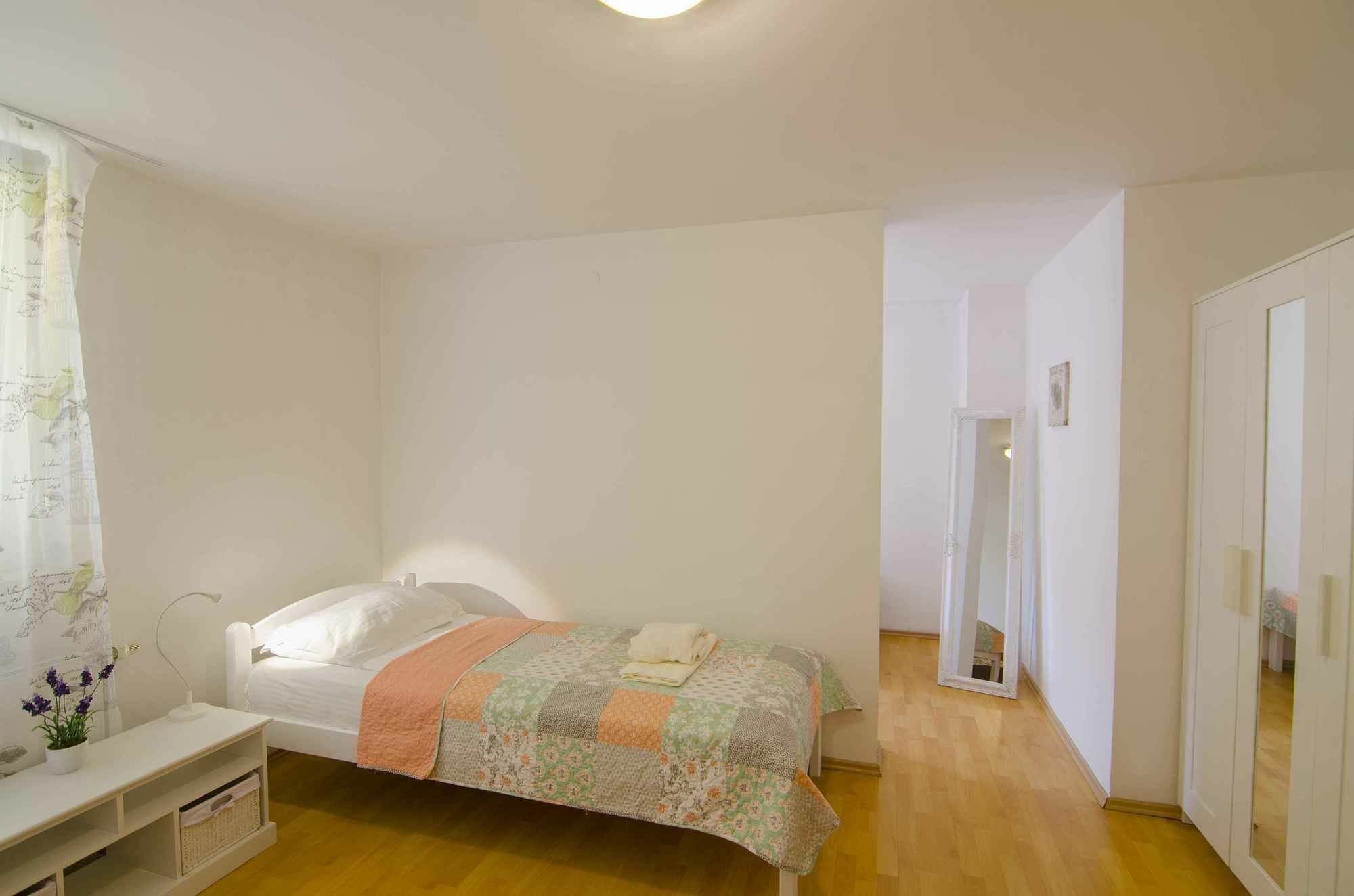 Aura Guesthouse Любляна Экстерьер фото